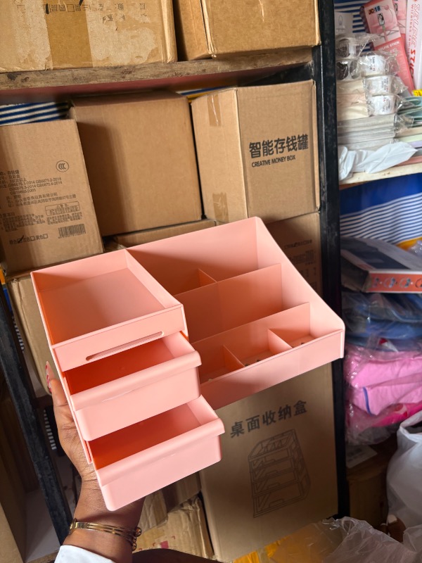 Cosmetic organizer