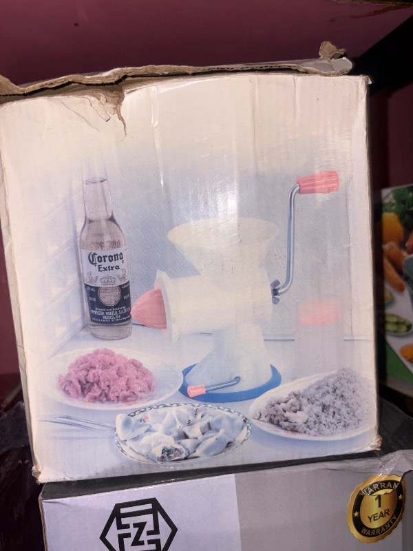 Multifunctional meat juicing machine