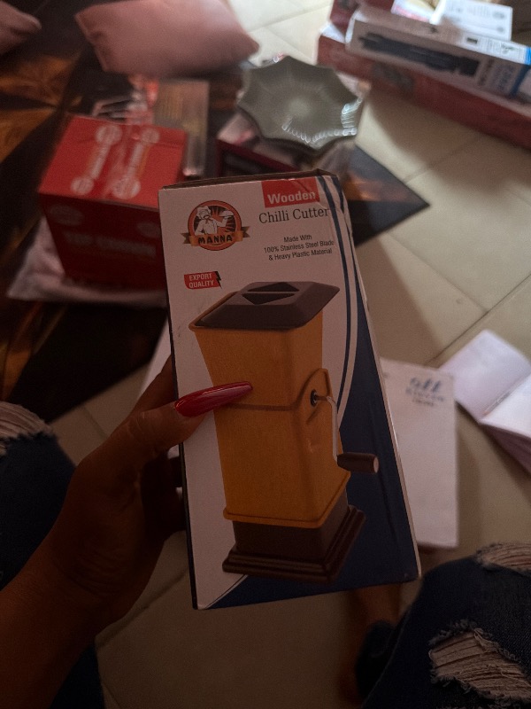 Manual wooden blender
